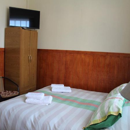 Hostal Y Cabanas Ainil بونتا أريناس المظهر الخارجي الصورة