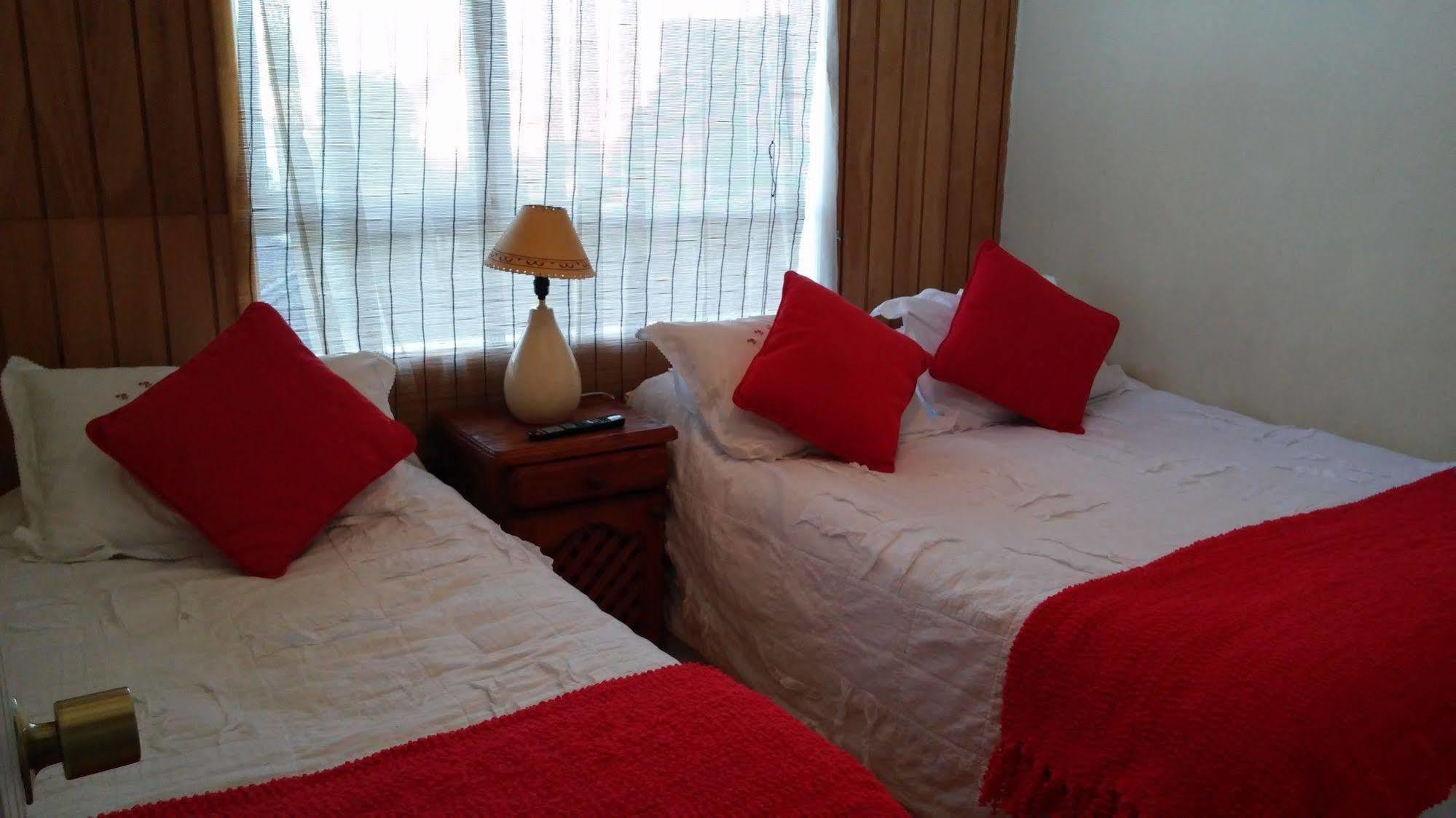 Hostal Y Cabanas Ainil بونتا أريناس المظهر الخارجي الصورة