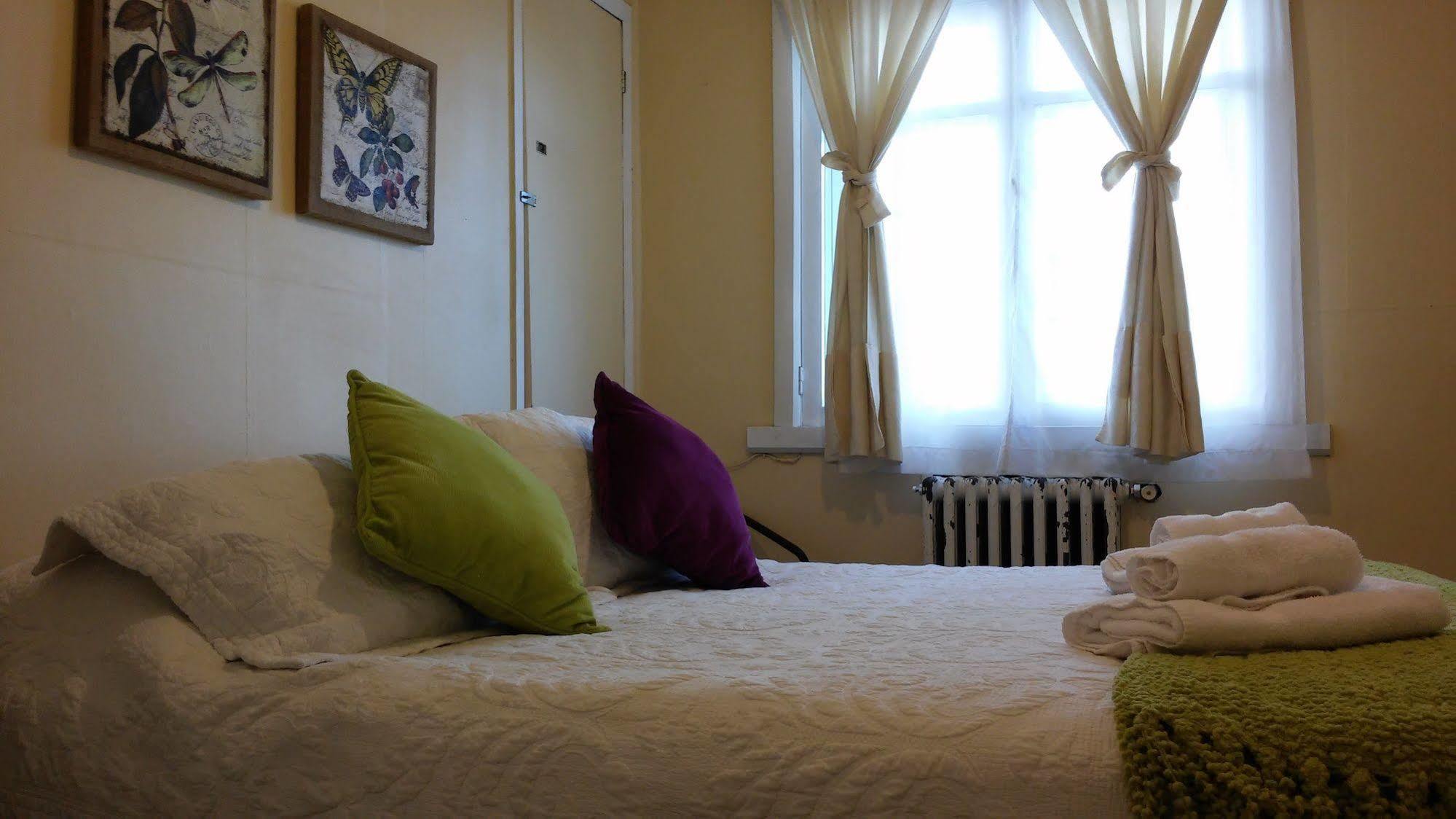 Hostal Y Cabanas Ainil بونتا أريناس المظهر الخارجي الصورة
