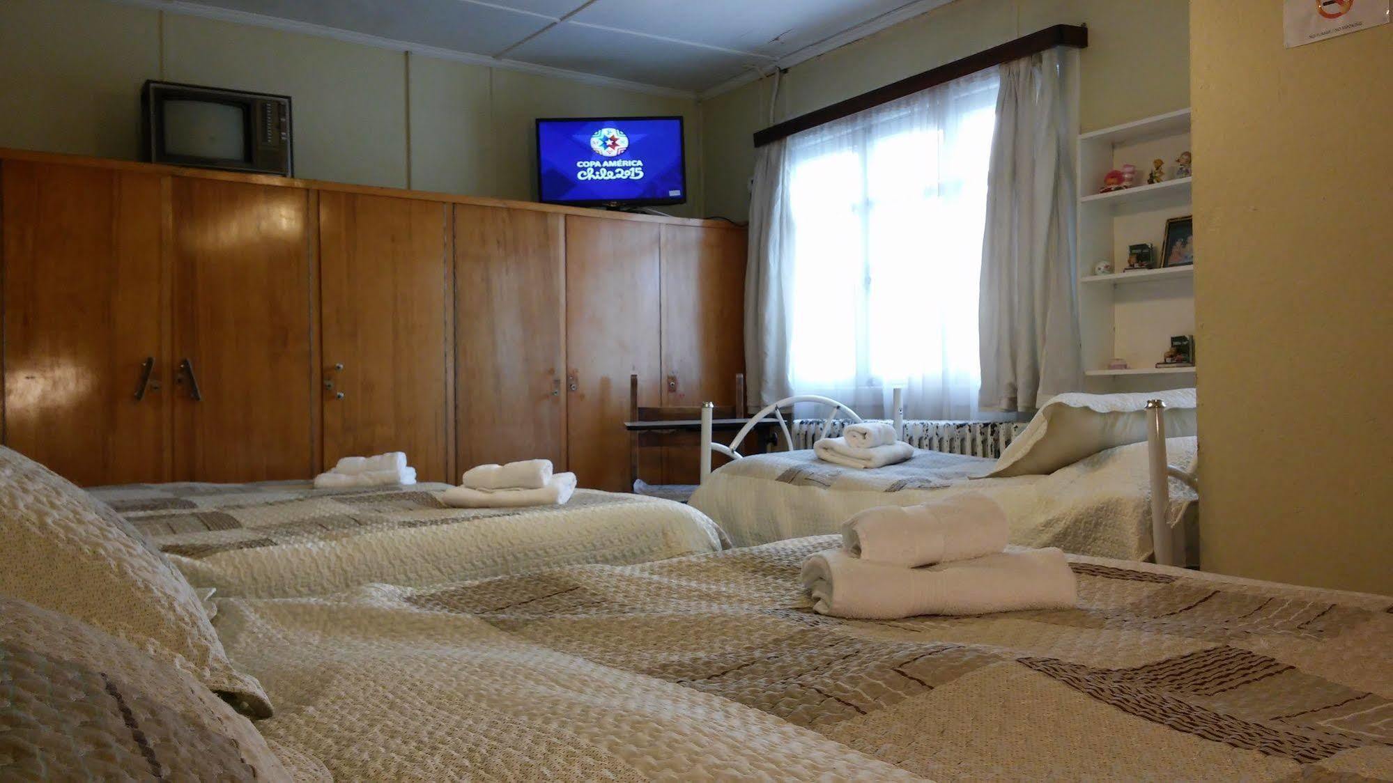 Hostal Y Cabanas Ainil بونتا أريناس المظهر الخارجي الصورة