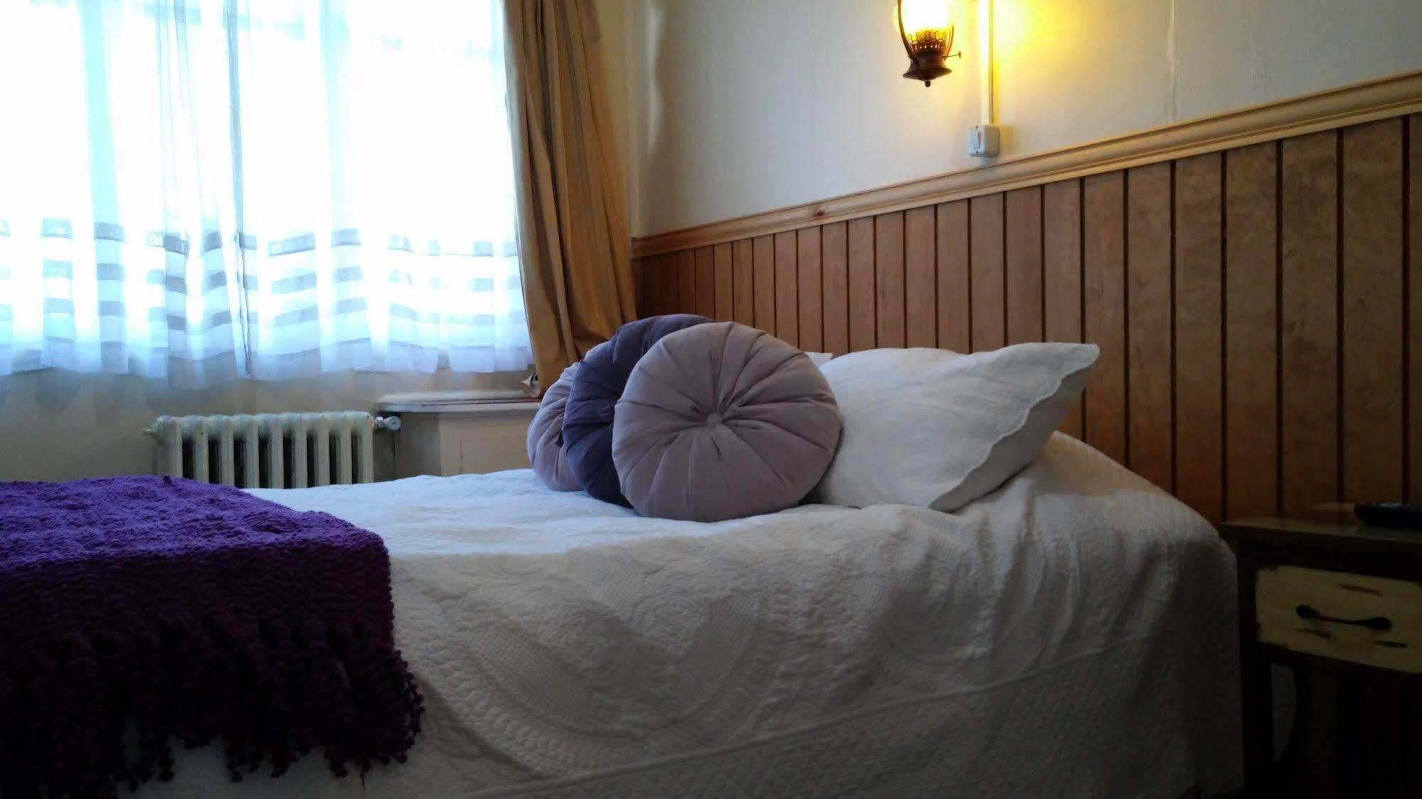 Hostal Y Cabanas Ainil بونتا أريناس المظهر الخارجي الصورة