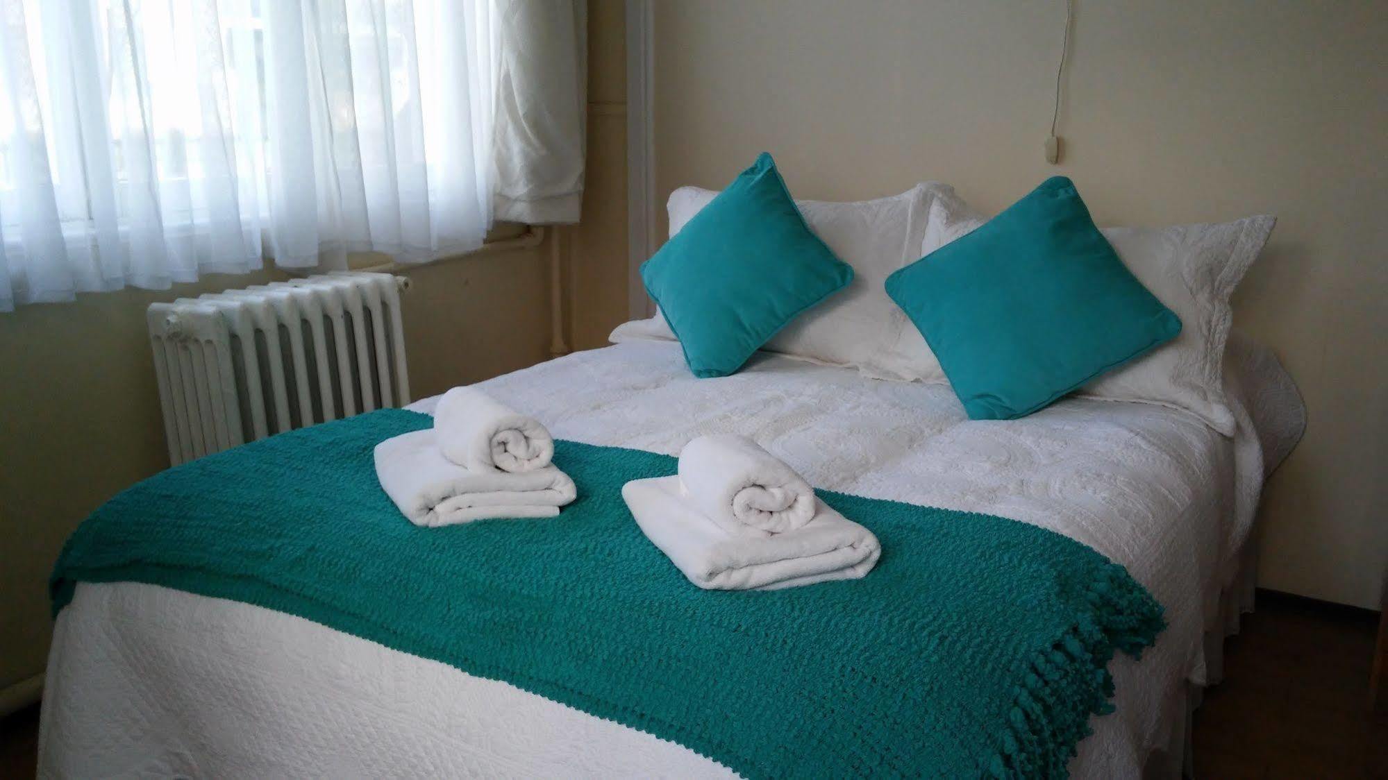 Hostal Y Cabanas Ainil بونتا أريناس المظهر الخارجي الصورة