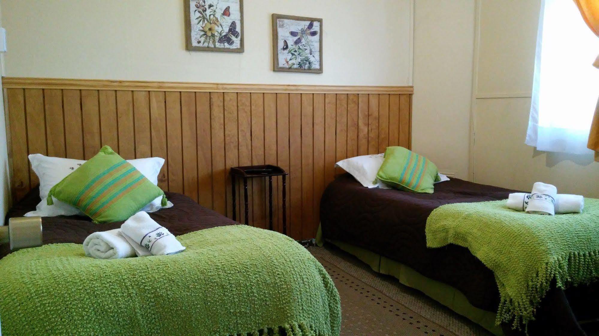 Hostal Y Cabanas Ainil بونتا أريناس المظهر الخارجي الصورة