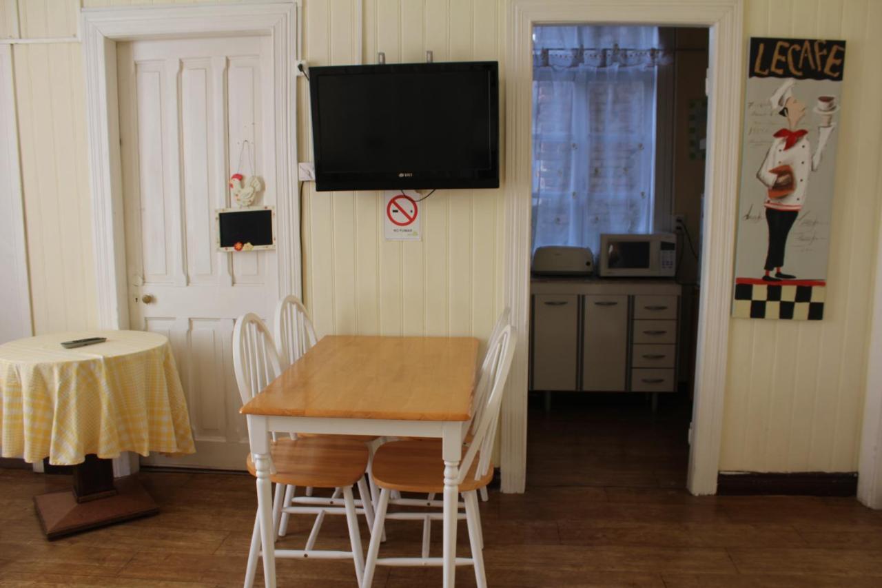 Hostal Y Cabanas Ainil بونتا أريناس المظهر الخارجي الصورة