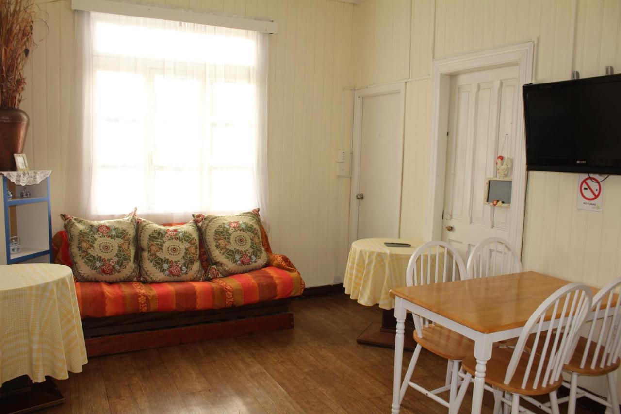 Hostal Y Cabanas Ainil بونتا أريناس المظهر الخارجي الصورة