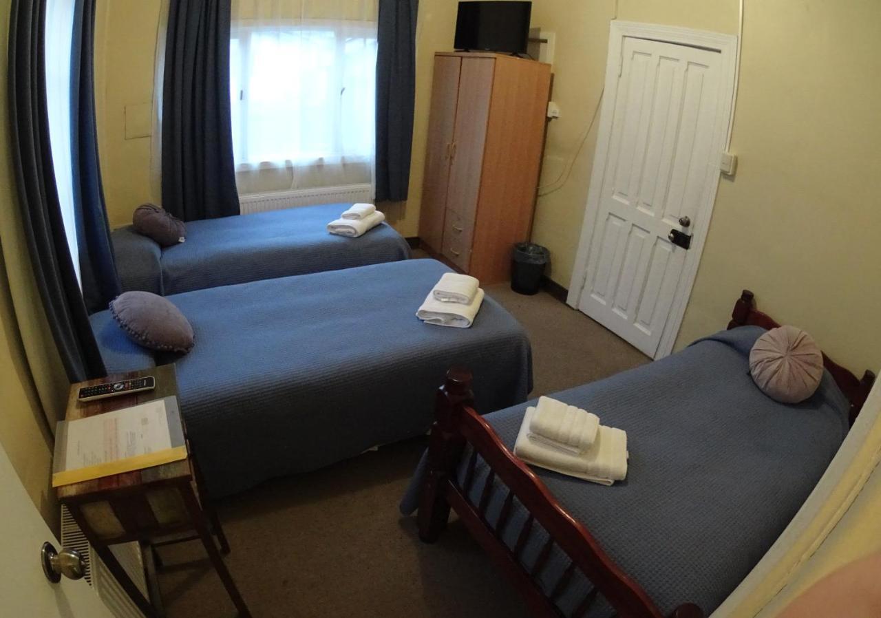 Hostal Y Cabanas Ainil بونتا أريناس المظهر الخارجي الصورة